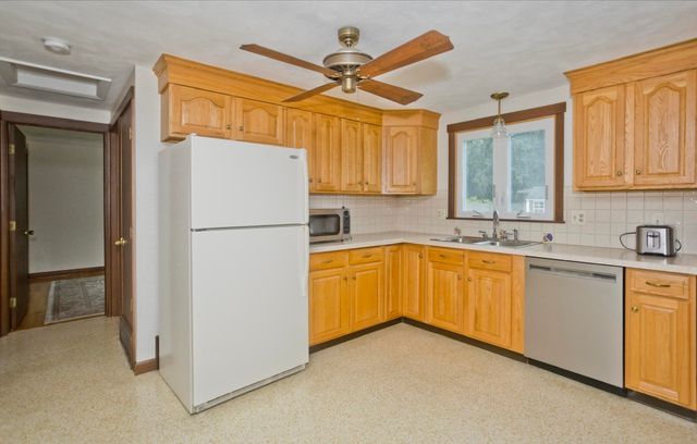 539 Dutchess St, Springfield, MA 01129