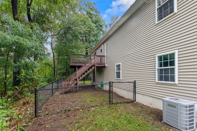 15 Tory Fort Ln, Worcester, MA 01602