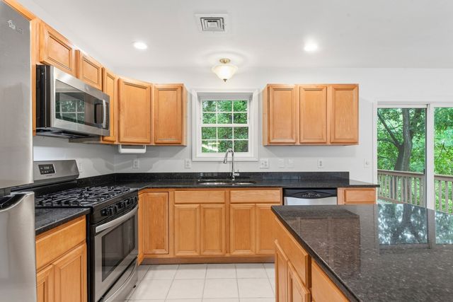 15 Tory Fort Ln, Worcester, MA 01602
