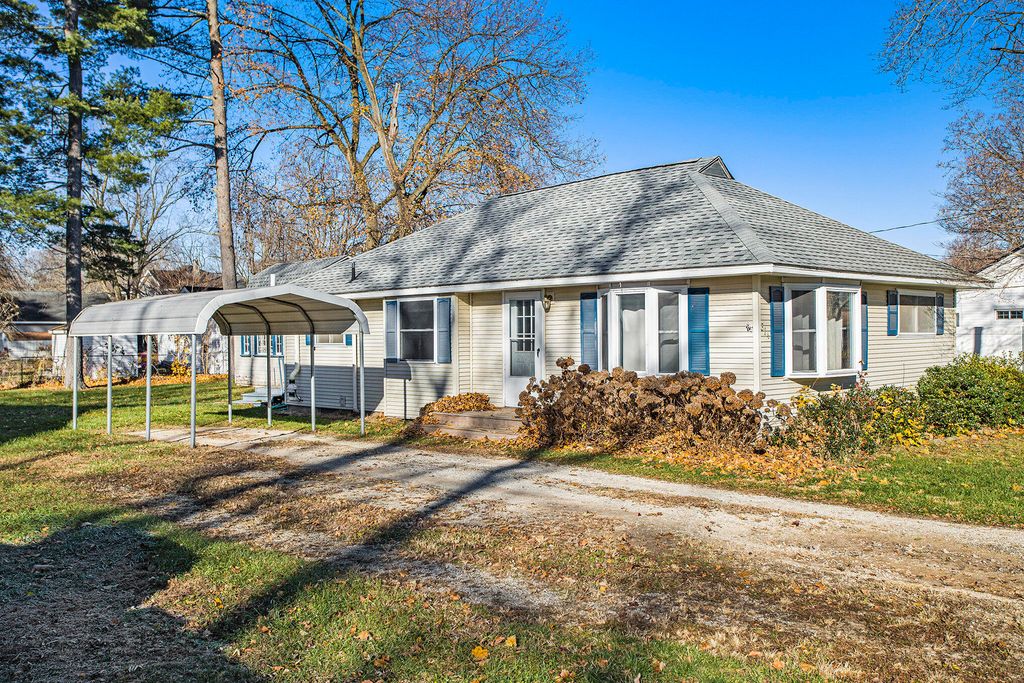 314 S Clark Street, Centreville Vllg, MI 49032