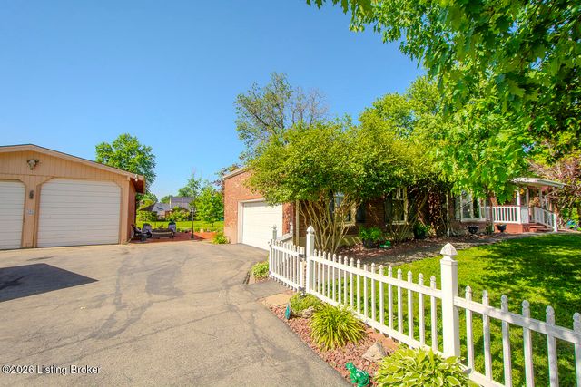 233 N Myers Rd, Brooks, KY 40109