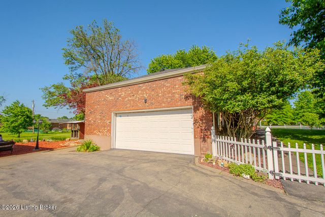233 N Myers Rd, Brooks, KY 40109
