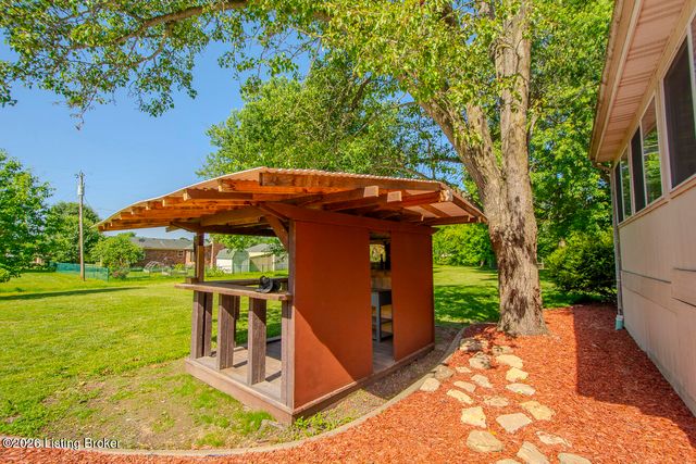 233 N Myers Rd, Brooks, KY 40109