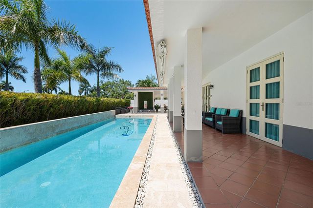 253 FLAMBOYÁN, Dorado, PR 00646