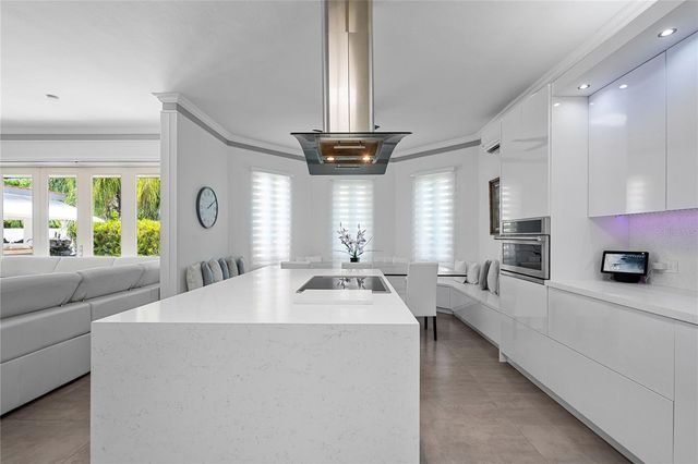 253 FLAMBOYÁN, Dorado, PR 00646