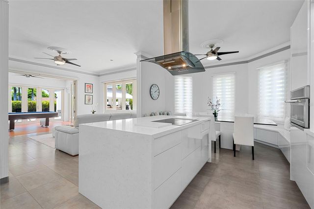 253 FLAMBOYÁN, Dorado, PR 00646