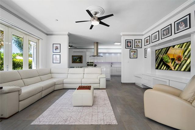 253 FLAMBOYÁN, Dorado, PR 00646