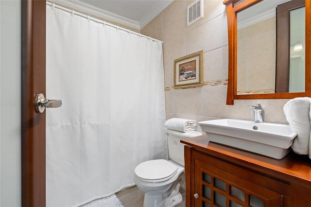 253 FLAMBOYÁN, Dorado, PR 00646