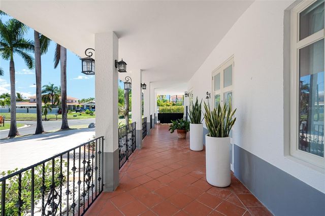 253 FLAMBOYÁN, Dorado, PR 00646