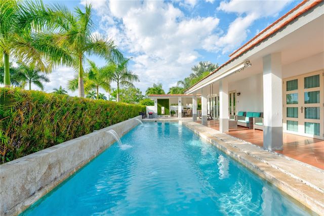 253 FLAMBOYÁN, Dorado, PR 00646