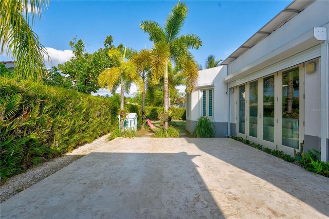 253 FLAMBOYÁN, Dorado, PR 00646