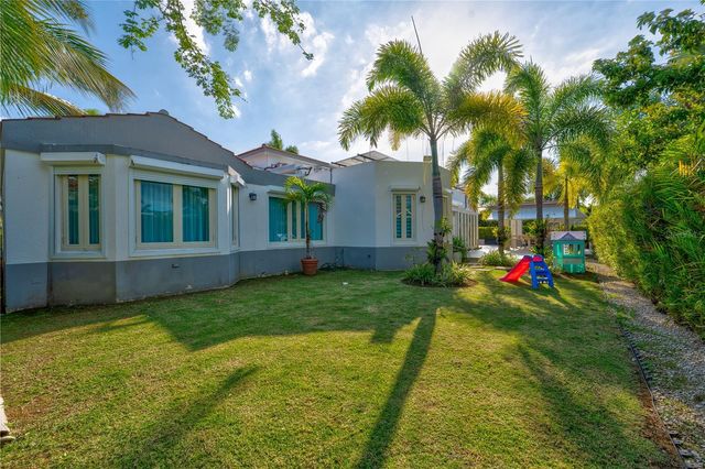 253 FLAMBOYÁN, Dorado, PR 00646