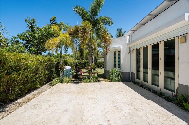 253 FLAMBOYÁN, Dorado, PR 00646