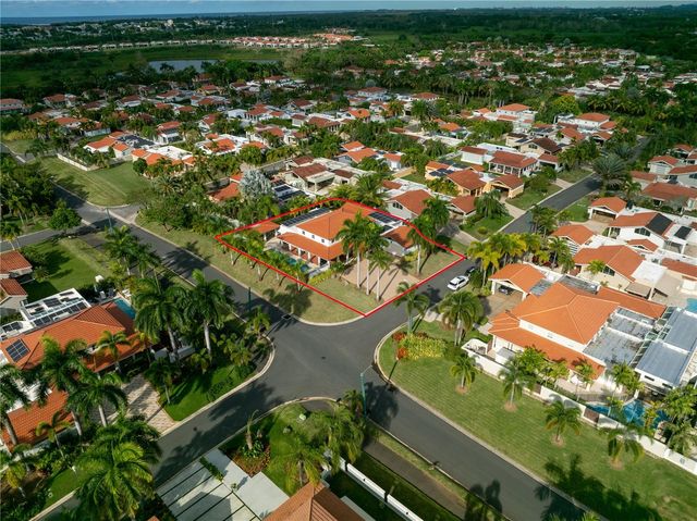 253 FLAMBOYÁN, Dorado, PR 00646