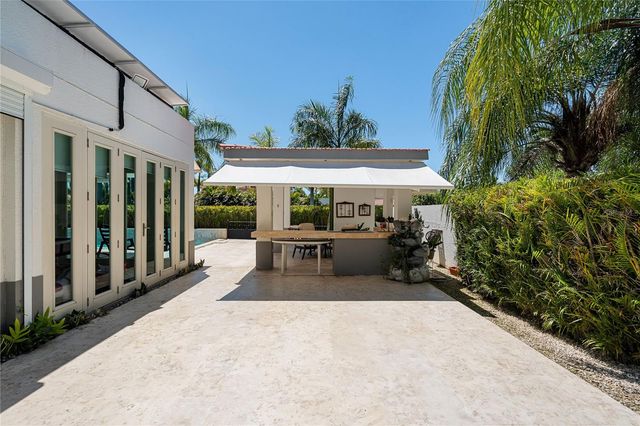 253 FLAMBOYÁN, Dorado, PR 00646