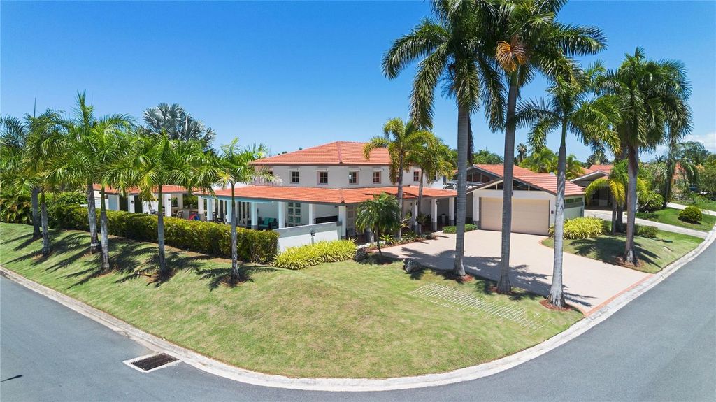 253 FLAMBOYÁN, Dorado, PR 00646