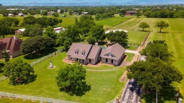 1110 Robinson Road, La Porte, TX 77571