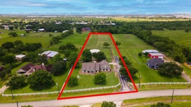 1110 Robinson Road, La Porte, TX 77571