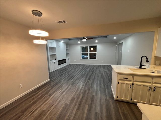 8455 Sugarberry Road, Dallas, TX 75249