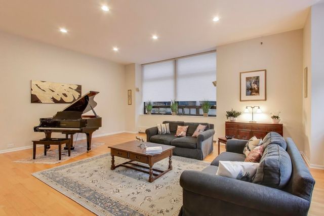 680 N Lake Shore Drive 221, Chicago, IL 60611