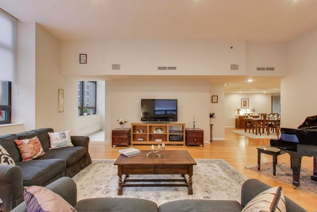 680 N Lake Shore Drive 221, Chicago, IL 60611