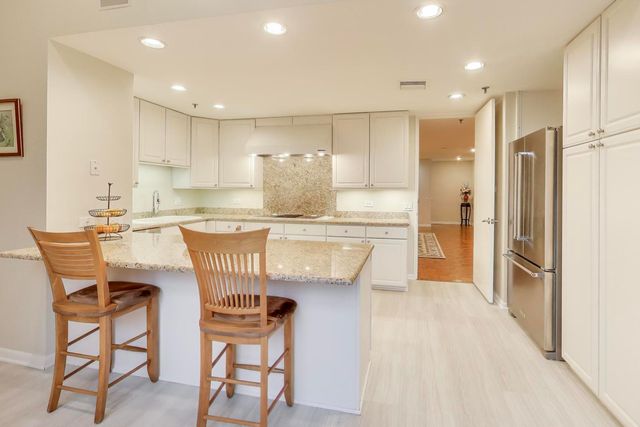 680 N Lake Shore Drive 221, Chicago, IL 60611