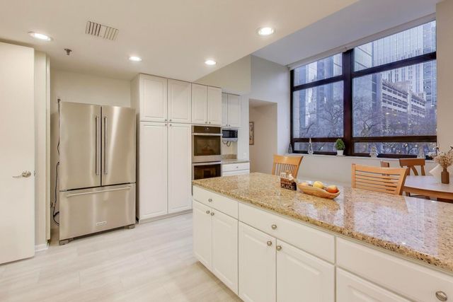 680 N Lake Shore Drive 221, Chicago, IL 60611