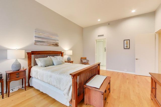 680 N Lake Shore Drive 221, Chicago, IL 60611