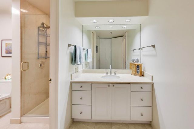 680 N Lake Shore Drive 221, Chicago, IL 60611