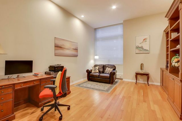 680 N Lake Shore Drive 221, Chicago, IL 60611