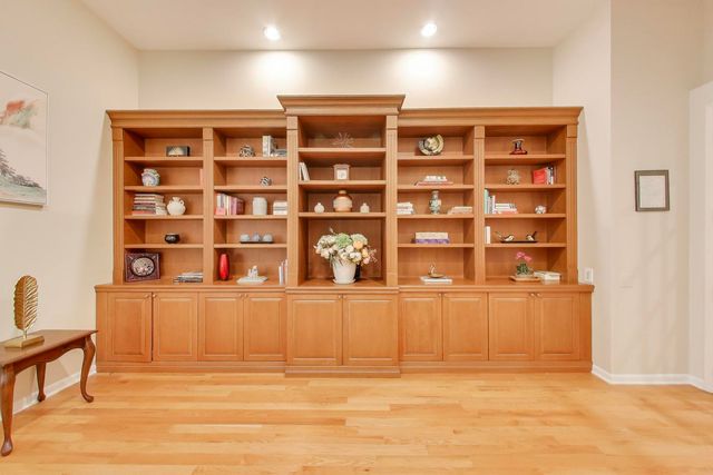 680 N Lake Shore Drive 221, Chicago, IL 60611