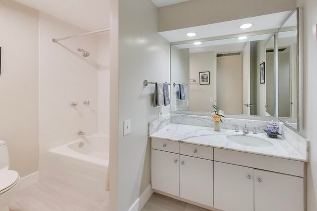 680 N Lake Shore Drive 221, Chicago, IL 60611