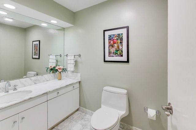 680 N Lake Shore Drive 221, Chicago, IL 60611