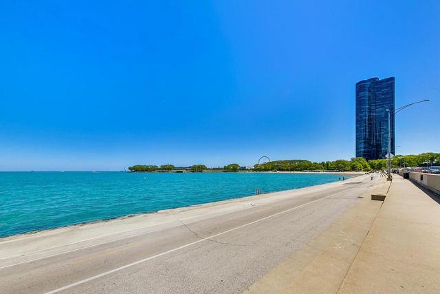 680 N Lake Shore Drive 221, Chicago, IL 60611