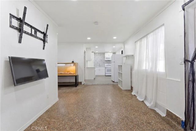 121 E 68th Way, Long Beach, CA 90805