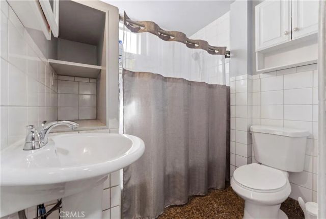 121 E 68th Way, Long Beach, CA 90805