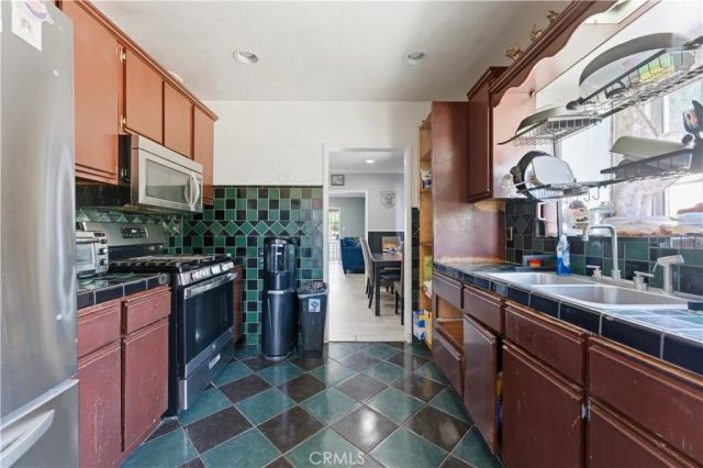121 E 68th Way, Long Beach, CA 90805