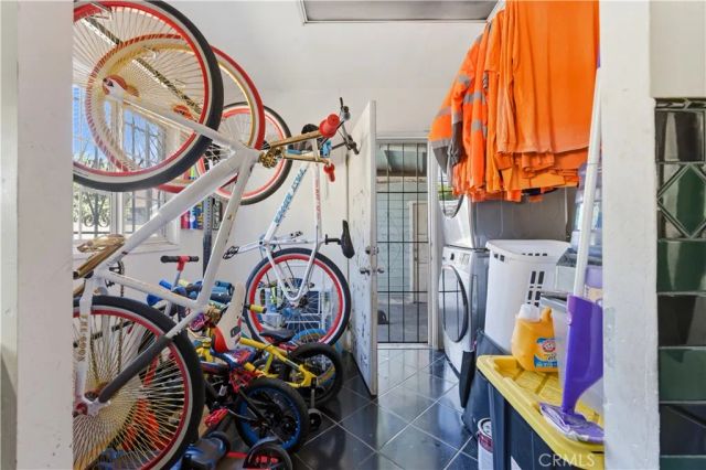 121 E 68th Way, Long Beach, CA 90805