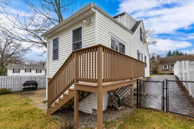 10 Earnshaw St, Boston, MA 02132