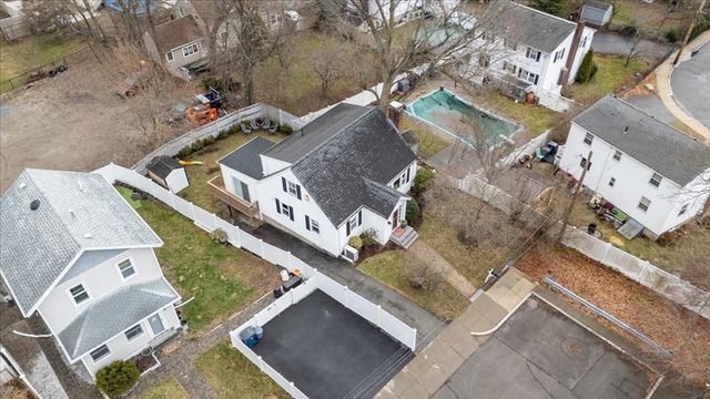 10 Earnshaw St, Boston, MA 02132