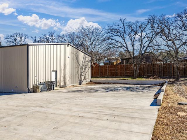 242 Bishop Drive, Weatherford, TX 76088