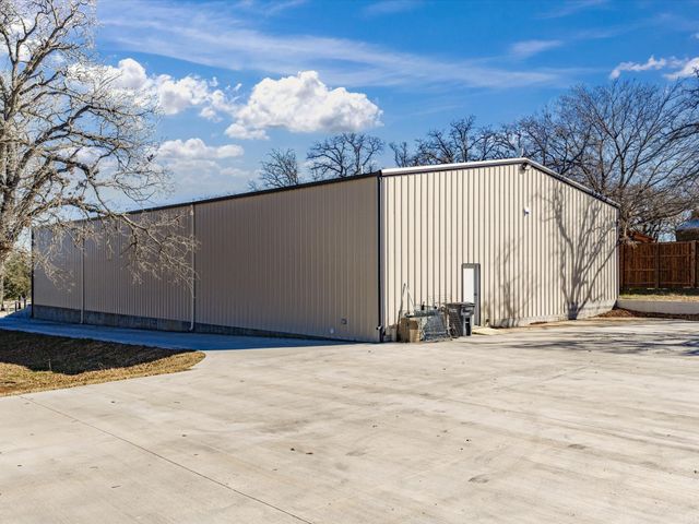 242 Bishop Drive, Weatherford, TX 76088