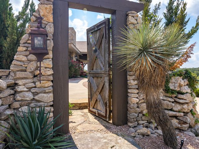 242 Bishop Drive, Weatherford, TX 76088