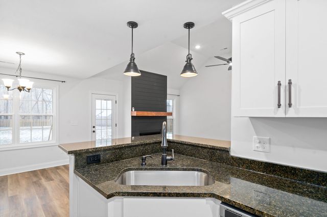 472 Hawkins Road, Clarksville, TN 37040