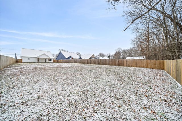 472 Hawkins Road, Clarksville, TN 37040