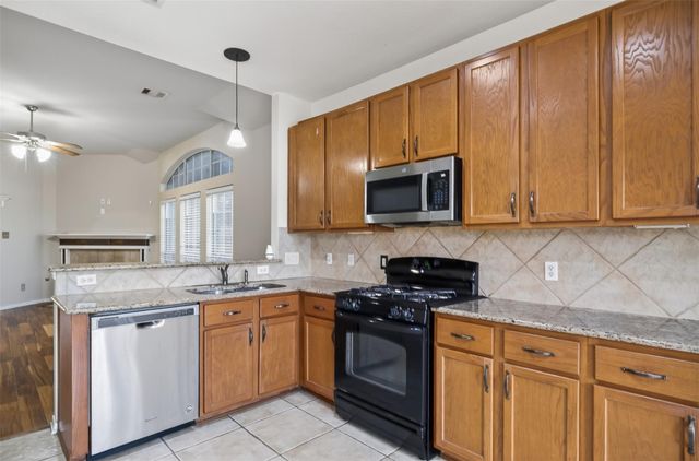 9762 Wheaton Edge Lane, Houston, TX 77095
