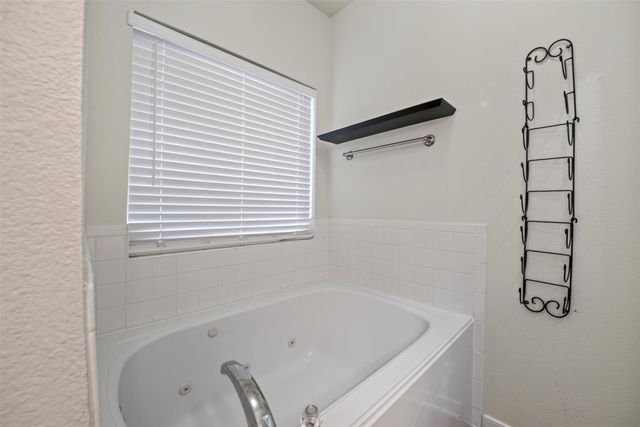 9762 Wheaton Edge Lane, Houston, TX 77095