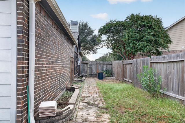 9762 Wheaton Edge Lane, Houston, TX 77095