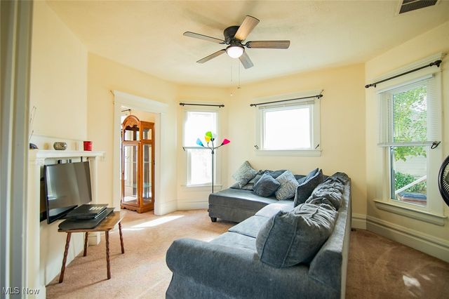 209 Elm Street, Belpre, OH 45714