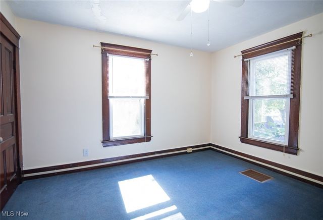 209 Elm Street, Belpre, OH 45714